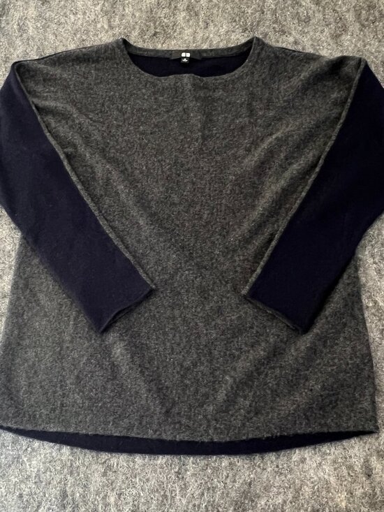 Uniqlo Sweaters - Uniqlo Cashmere Sweater Women Medium Gray Navy Crew Neck Long Sleeve Two Tone
